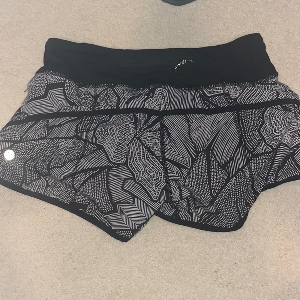 Lululemon speed up 2.5 inch size 4 shorts - Picture 1 of 4